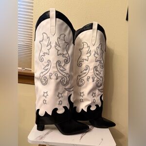 NWOB Azalea Wang Modatope Vegan Leather Fold Over Boots, Black, White, Size 10